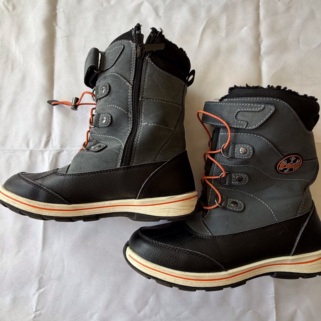 Totes Diamond Gray Fleece Lined Snow Boots Orange Laces Boys 5